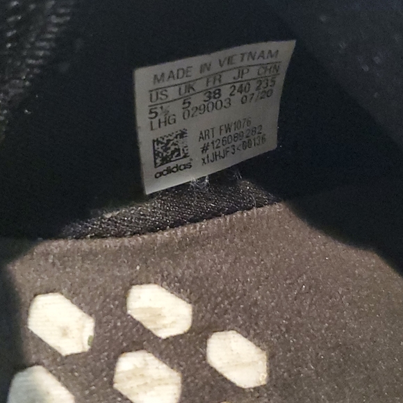 Adidas youth NMD R1 size 5.5 color black/multicolored - Picture 5 of 5